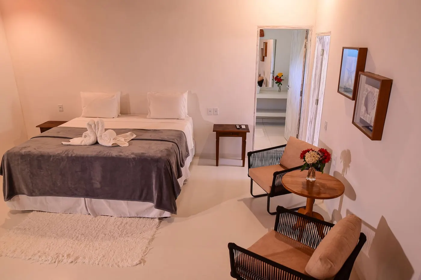Foto de todo o quarto da Casa Brisas, em Trancoso